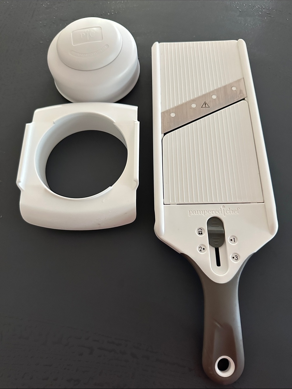 Pampered Chef White Simple  Slicer with Safety Holder/locking feature